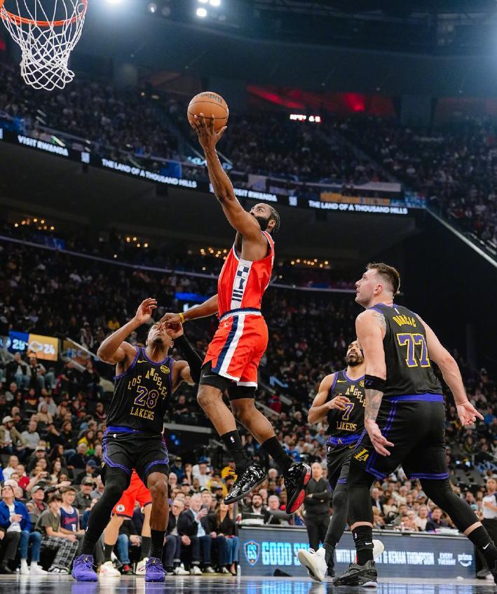 世界杯小组排名-小卡24分哈登21中6超勇士FMVP，东契奇空砍32+11+8，快船力克湖人